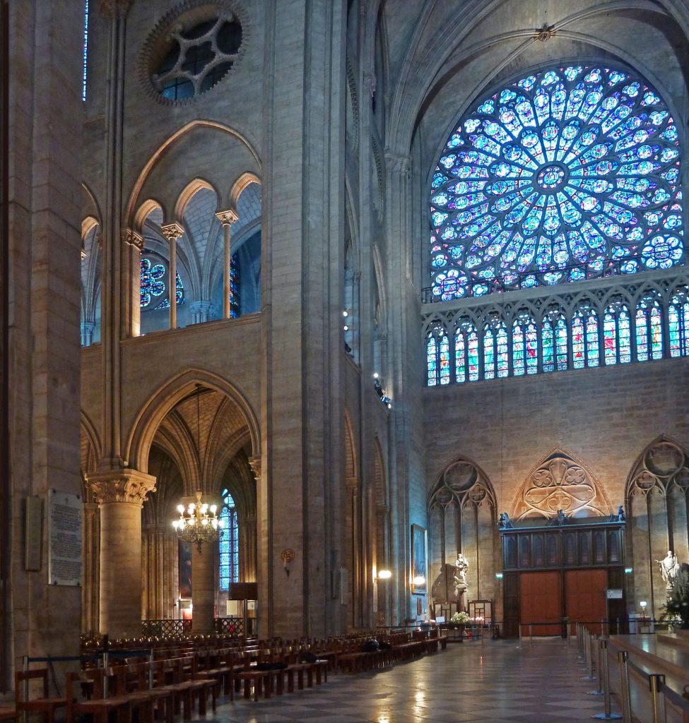 Notre-Dame de Paris en lumière au fil des trois dernières décennies