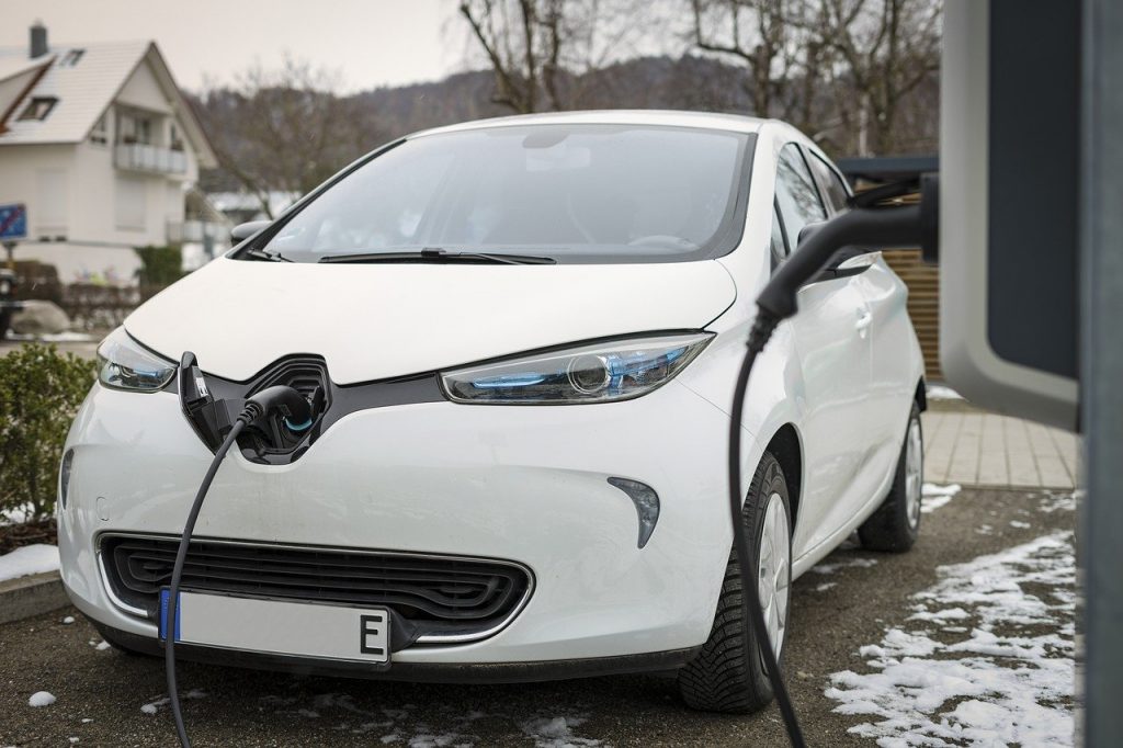 A 4 ans il va chercher des frites en voiture électrique ! - AVEM -  Association pour l'Avenir du Véhicule Electro-Mobile